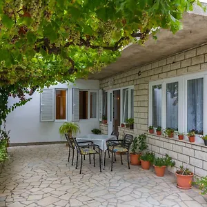 Zdenka , Rab Town Kroatien